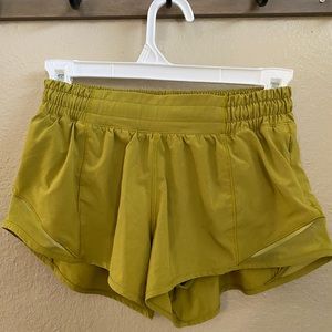 Lululemon size 4 hotty hot short